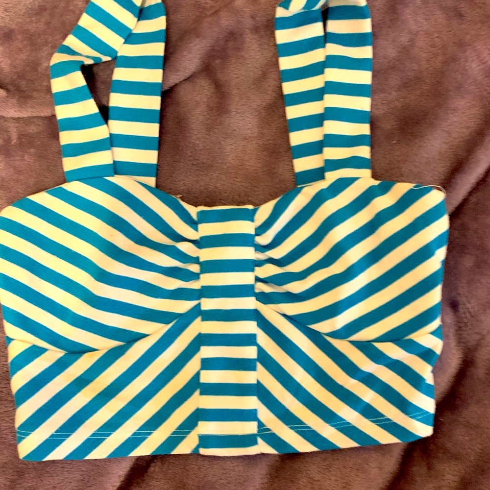 Crop top